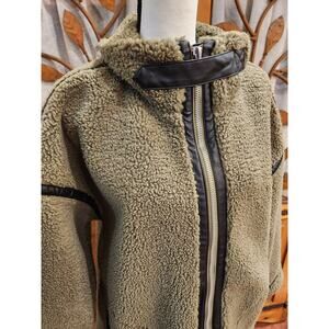 NWT, Ambercrombie & Fitch Green Sherpa Jacket , size Large
